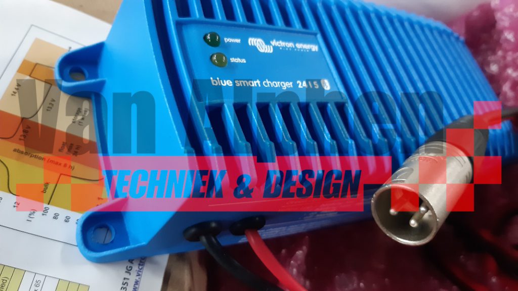 Blue-Smart-Charger-IP67-with-XLR-3-connector.jpg